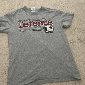 Gildan Shirt: Size S